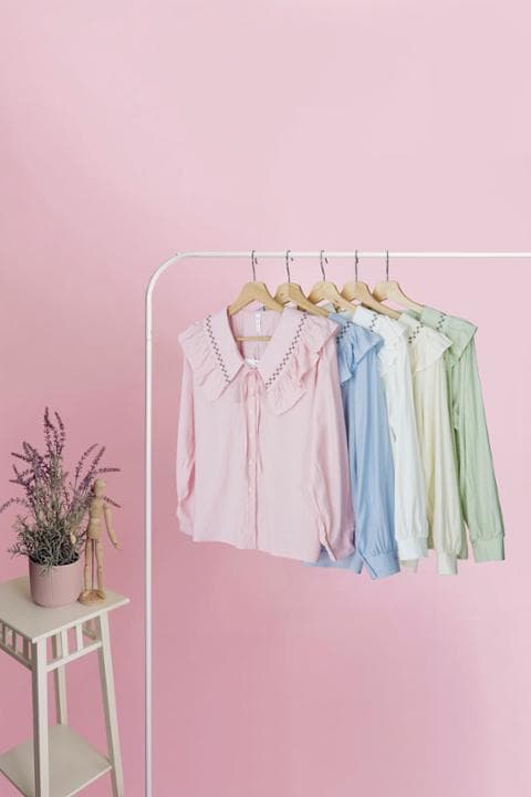Foto model menggunakan produk Demie Frill Collar Blouse