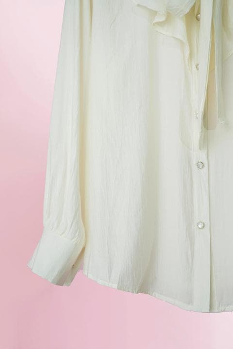 Foto model menggunakan produk Danish Ruffle Elegant Blouse